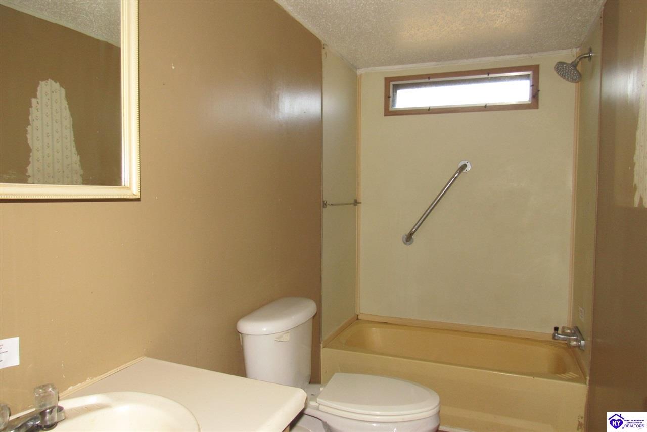 Listing Picture 178 Carter Road Leitchfield, KY 42754 MLS HK10050422