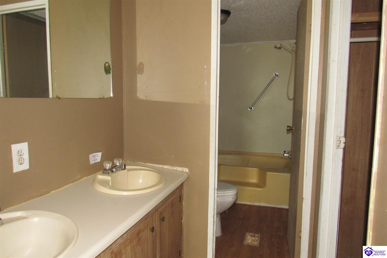 Listing Picture 178 Carter Road Leitchfield, KY 42754 MLS HK10050422