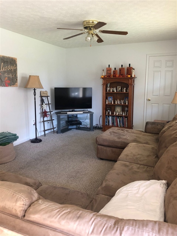 Listing Picture 156 Springwood Drive Greensburg, KY 42743 MLS HK10050675