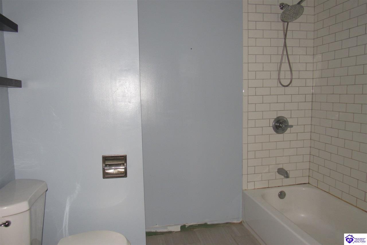 Listing Picture 250 W Oak Street Lebanon Junction, KY 40150 MLS HK10050944