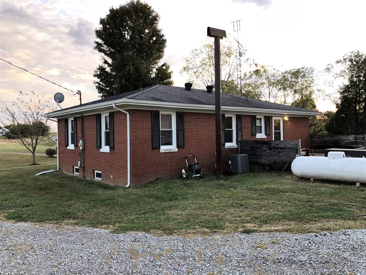 Listing Picture 106 Barney School Road Campbellsville, KY 42718 MLS HK10050190