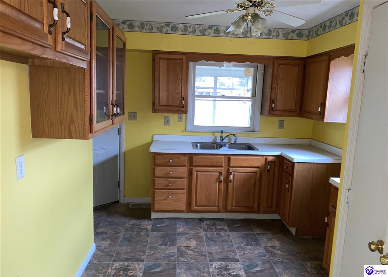 Listing Picture 516 N Munford Avenue Munfordville, KY 42765 MLS HK10050984