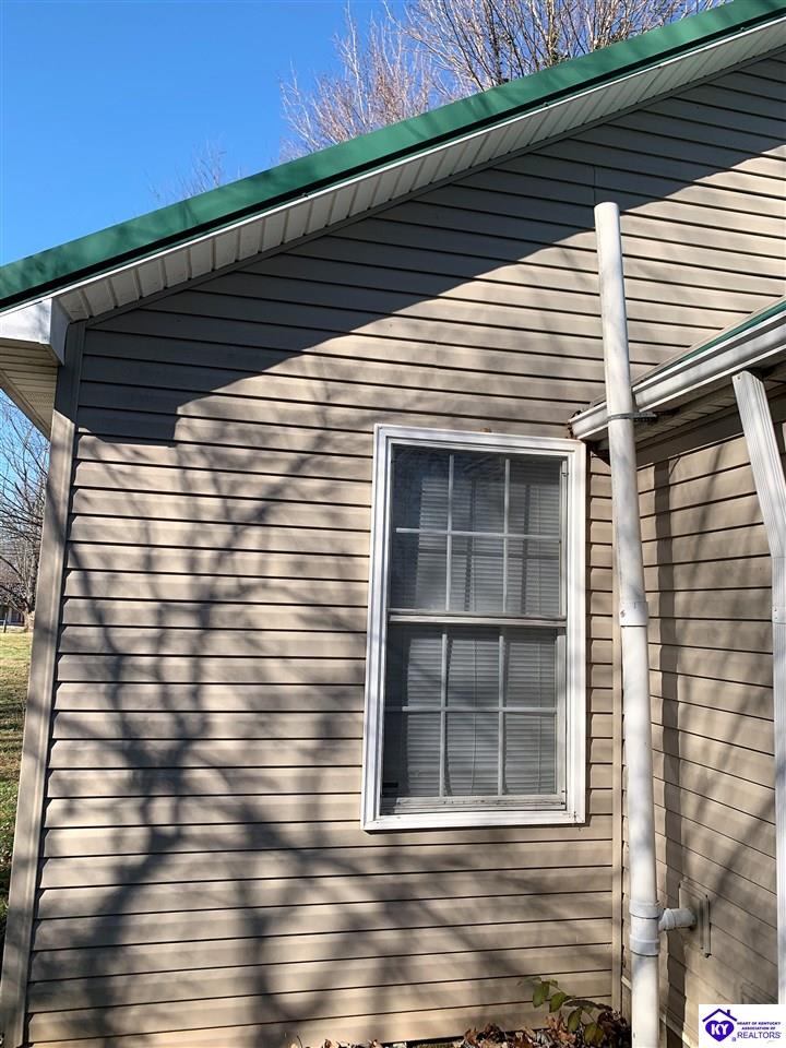 Listing Picture 344 W Maple Avenue Hodgenville, KY 42748 MLS HK10050787