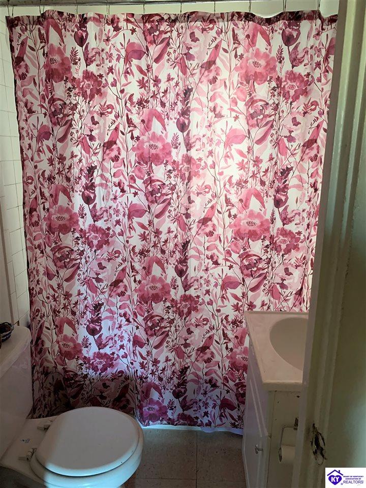 Listing Picture 344 W Maple Avenue Hodgenville, KY 42748 MLS HK10050787