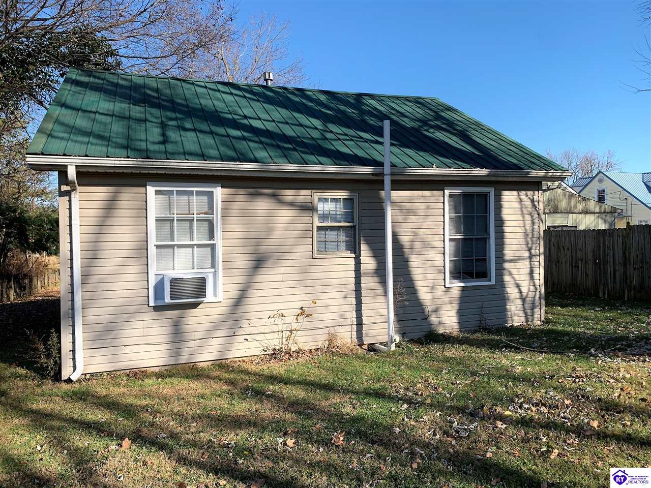 Listing Picture 344 W Maple Avenue Hodgenville, KY 42748 MLS HK10050787