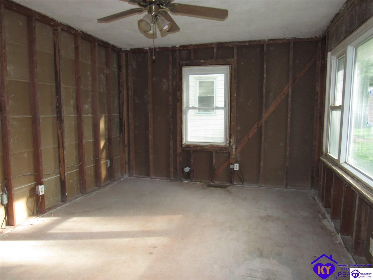 Listing Picture 504 Village Drive Elizabethtown, KY 42701 MLS HK10052588