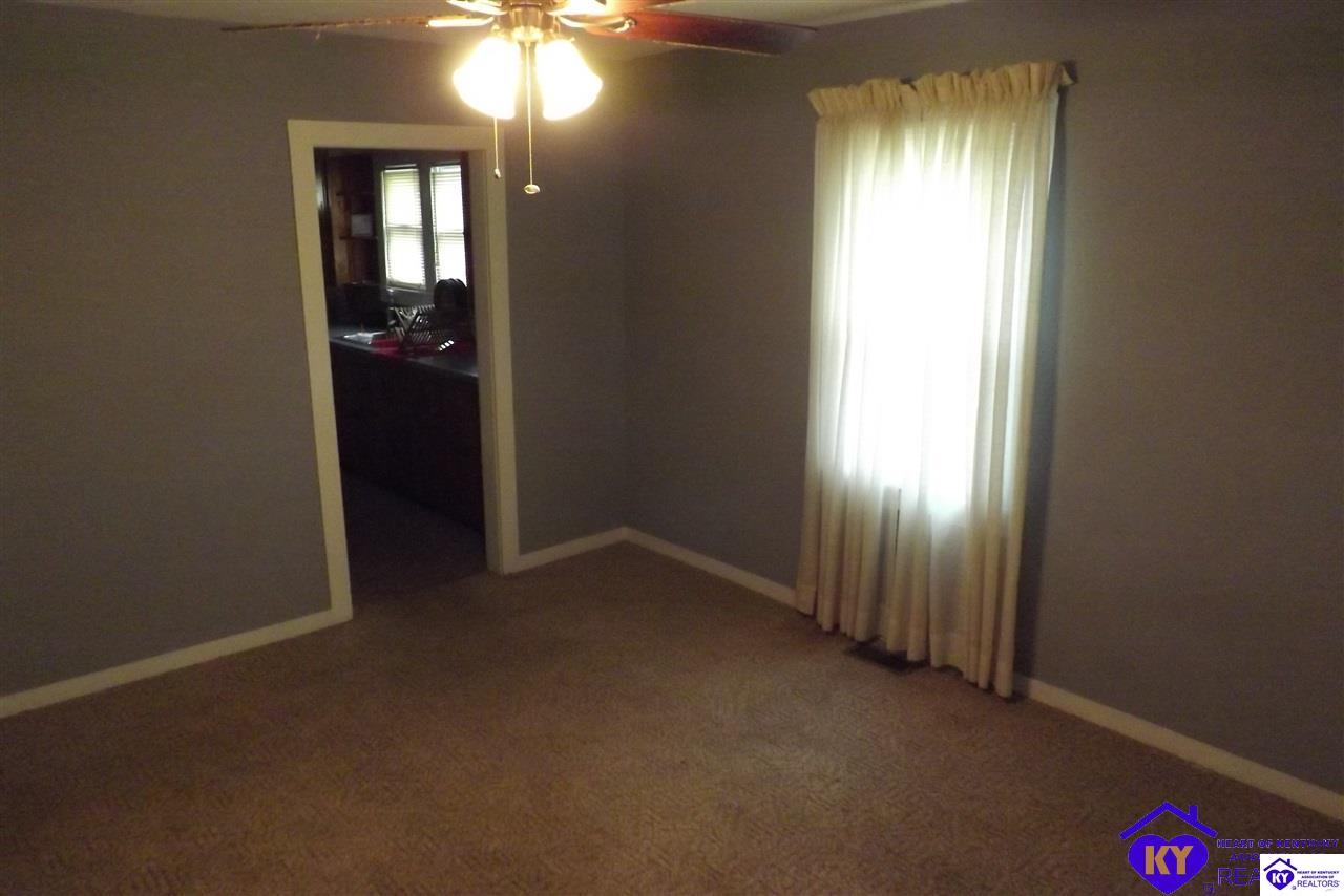 Listing Picture 214 E Walnut Campbellsville, KY 42718 MLS HK10052683