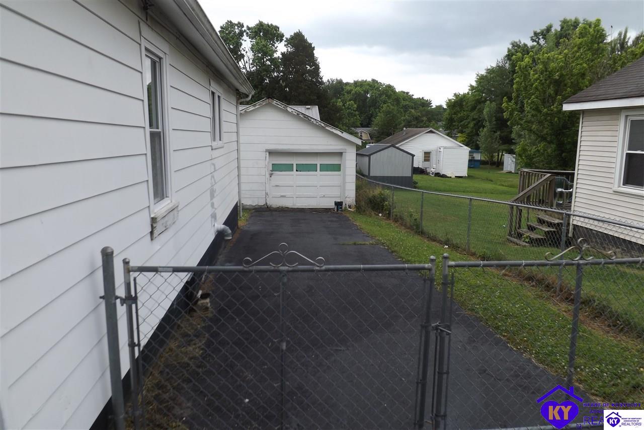 Listing Picture 214 E Walnut Campbellsville, KY 42718 MLS HK10052683