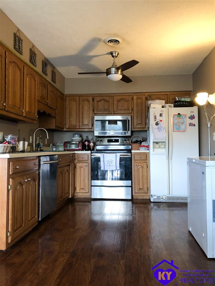 Listing Picture 101 W Locust Street Greensburg, KY 42743 MLS HK10054550