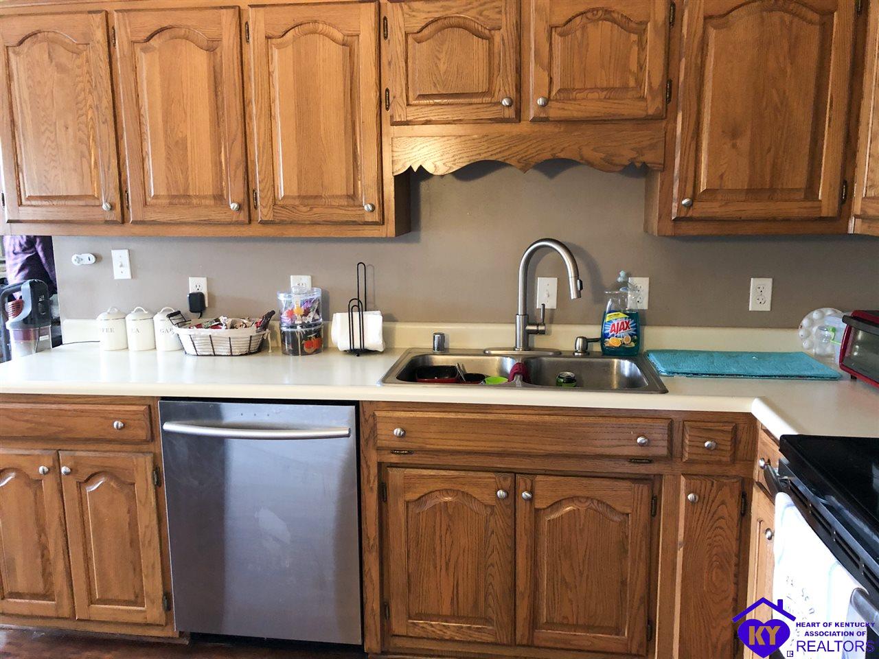 Listing Picture 101 W Locust Street Greensburg, KY 42743 MLS HK10054550