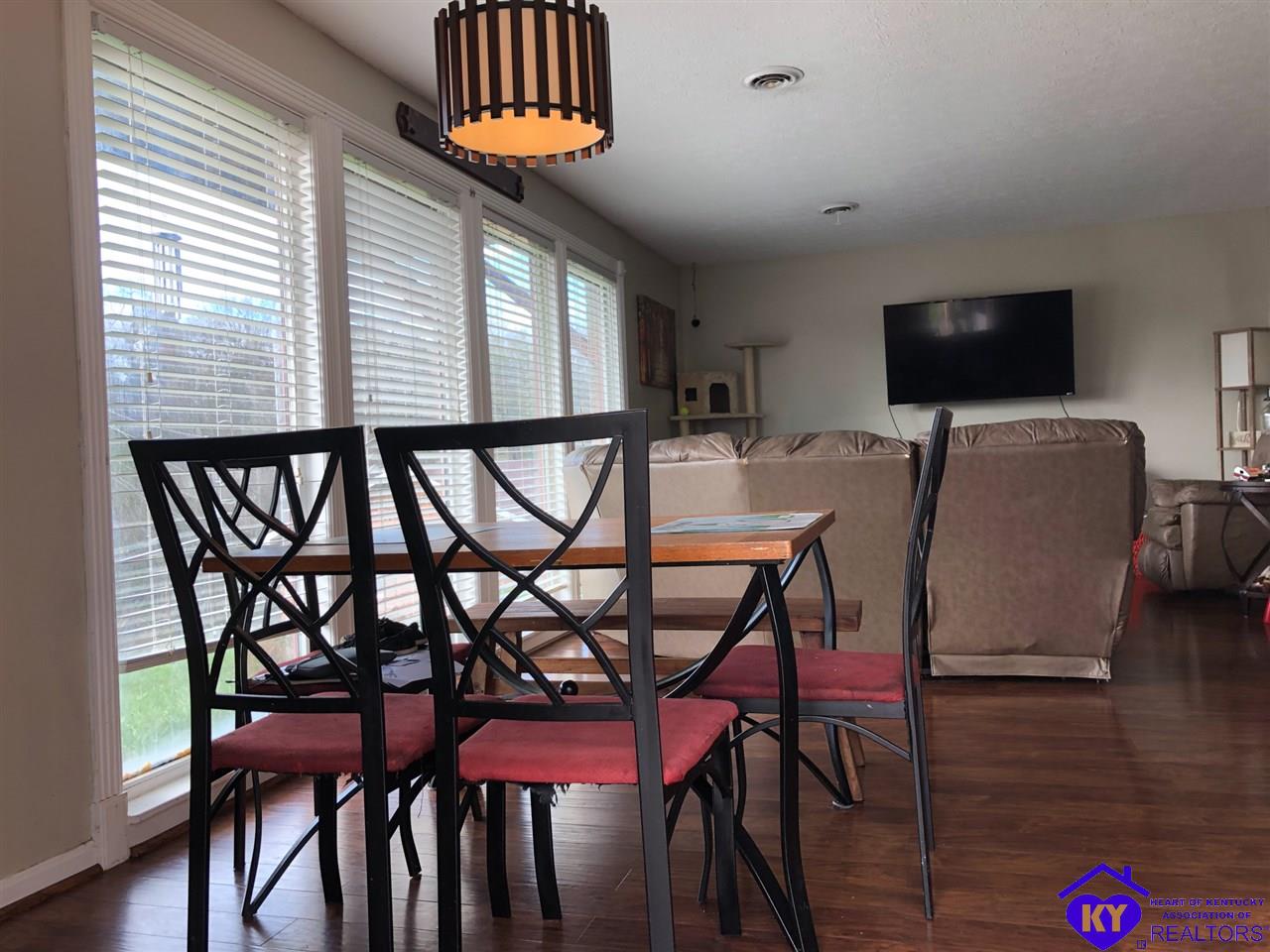 Listing Picture 101 W Locust Street Greensburg, KY 42743 MLS HK10054550