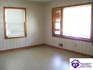 Listing Picture 4307 Estate Drive Louisville, KY 40216 MLS HK9994113