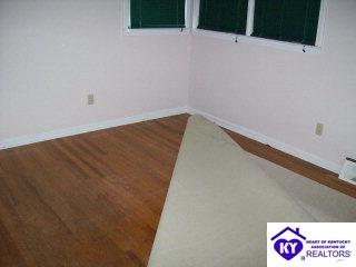 Listing Picture 203 S Elm Grove Bardstown, KY 40004 MLS HK9997603