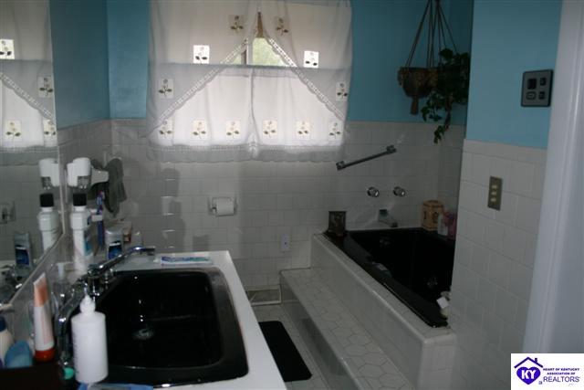 Listing Picture 1104 Stone Quarry Road Campbellsville, KY 42718 MLS HK9998712