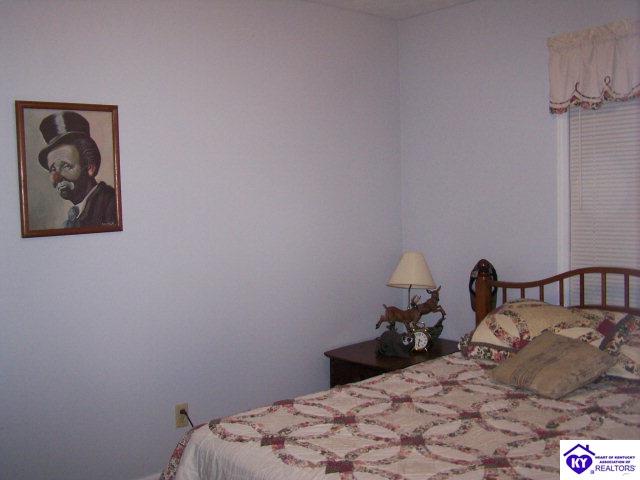 Listing Picture 63 Elliott Avenue Bonnieville, KY 42713 MLS HK9998435