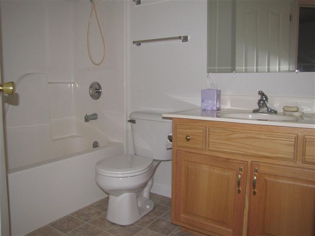 Listing Picture 102 B Cottage Circle Elizabethtown, KY 42701 MLS HK10010447