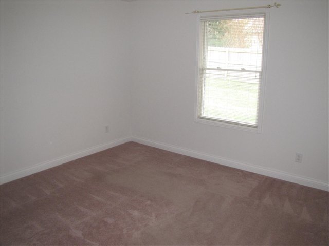 Listing Picture 102 B Cottage Circle Elizabethtown, KY 42701 MLS HK10010447