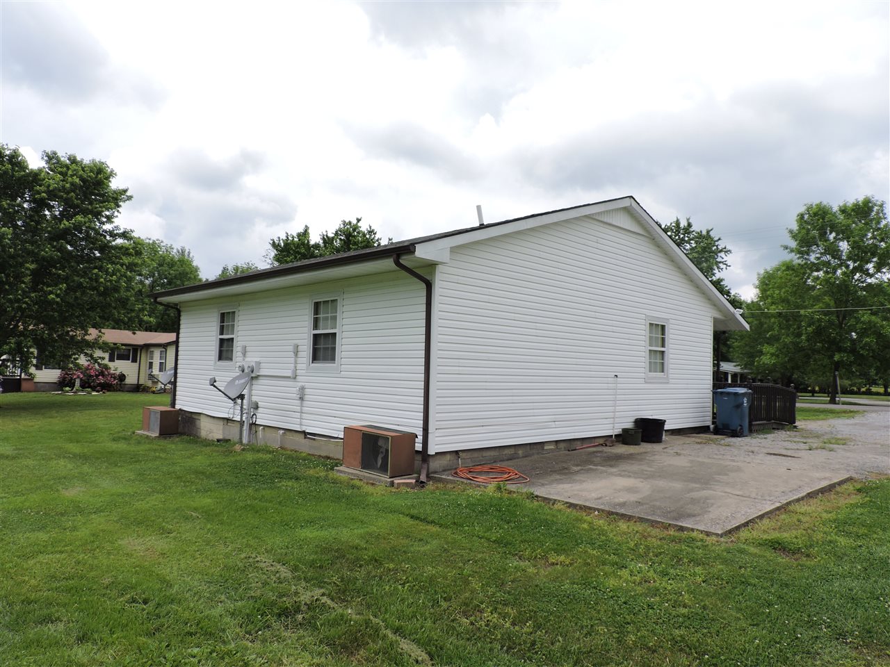 Listing Picture 2067 Spann Lane Paducah, KY 42003 MLS HK10050065