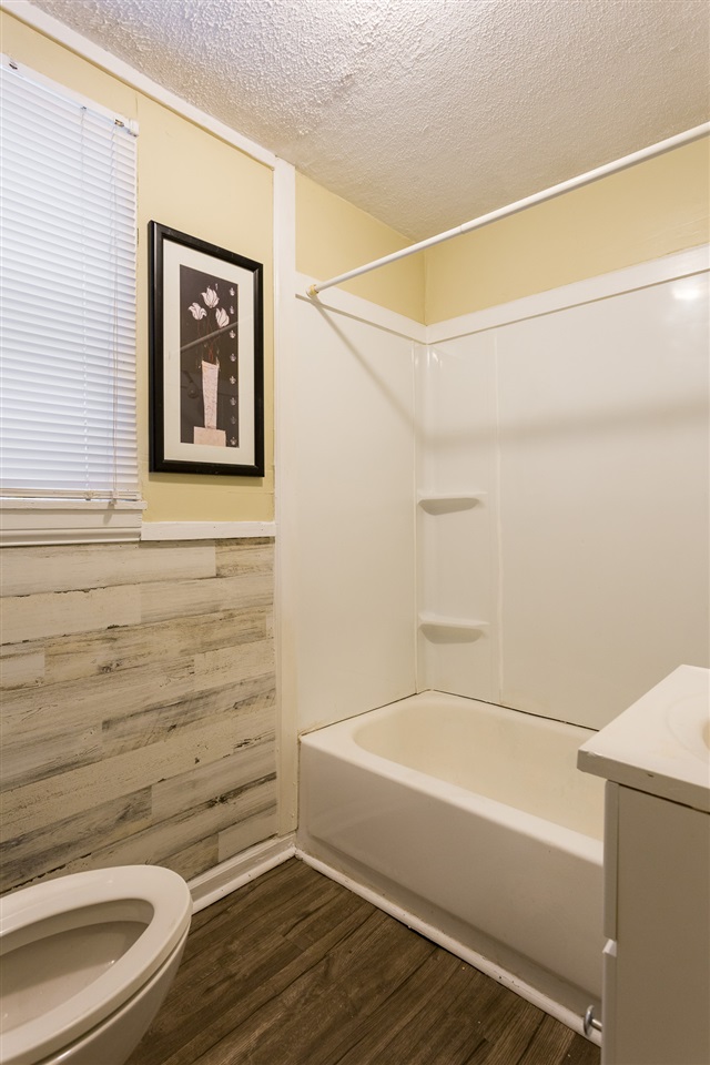 Listing Picture 2922 Bank Street Louisville, KY 40212 MLS HK10050523