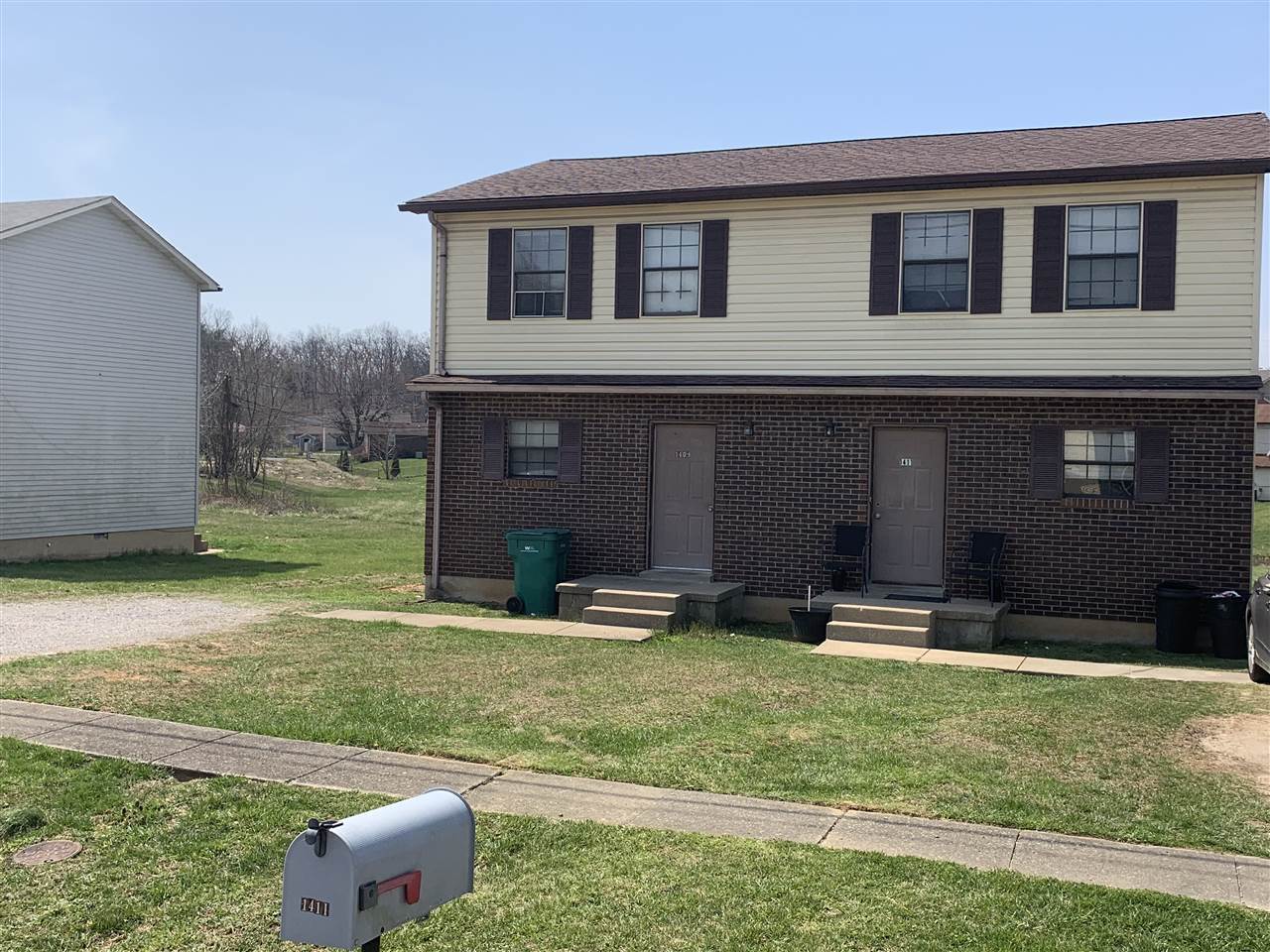 Listing Picture 1409 & 1411 Kingswood Way Radcliff, KY 40160 MLS HK10047583