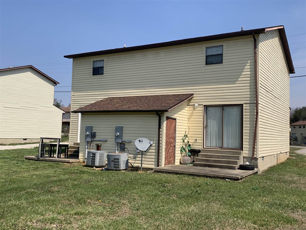 Listing Picture 1409 & 1411 Kingswood Way Radcliff, KY 40160 MLS HK10047583