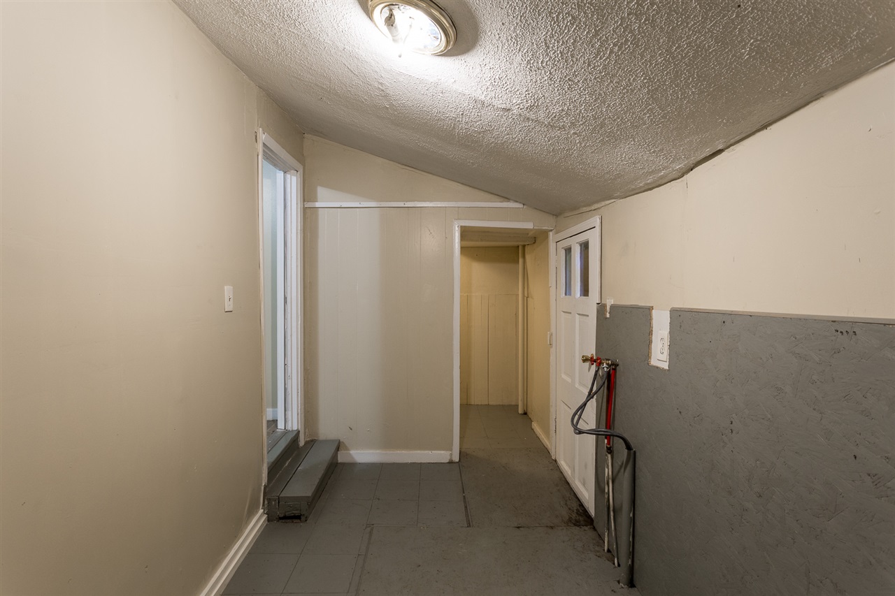 Listing Picture 100 N 26th Street Louisville, KY 40212 MLS HK10049573