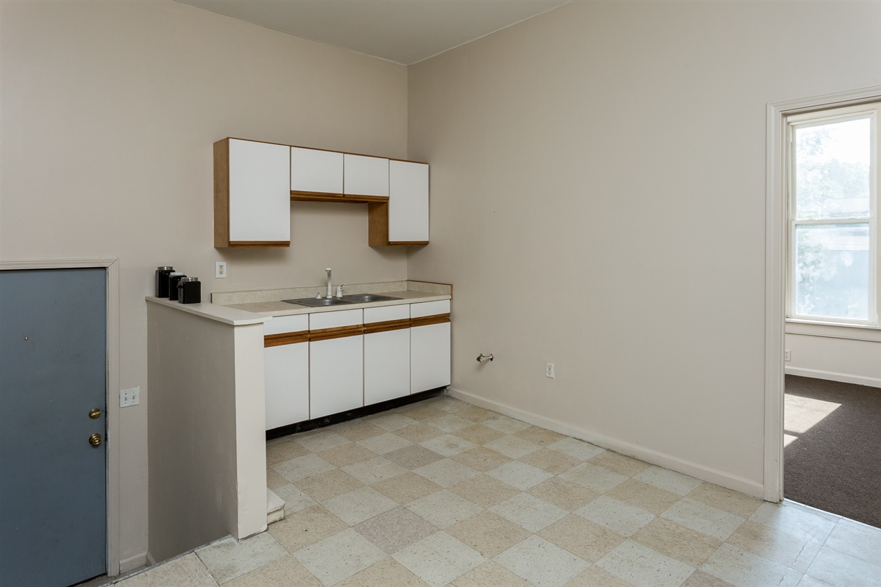 Listing Picture 100 N 26th Street Louisville, KY 40212 MLS HK10049573