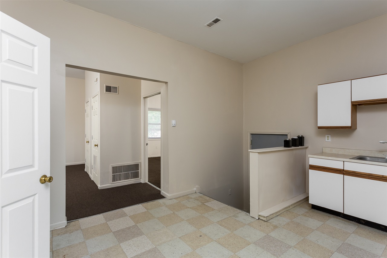 Listing Picture 100 N 26th Street Louisville, KY 40212 MLS HK10049573