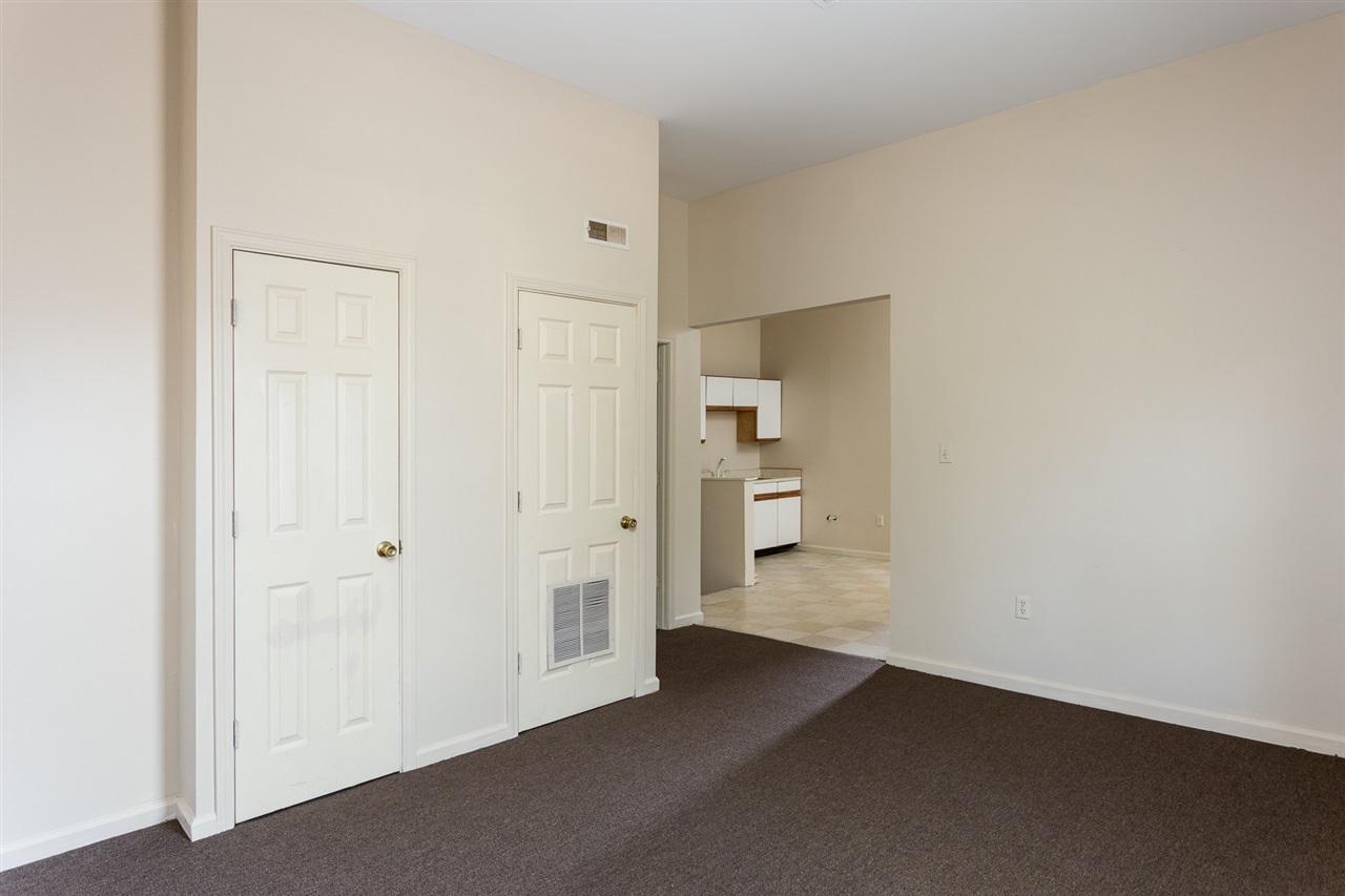 Listing Picture 100 N 26th Street Louisville, KY 40212 MLS HK10049573