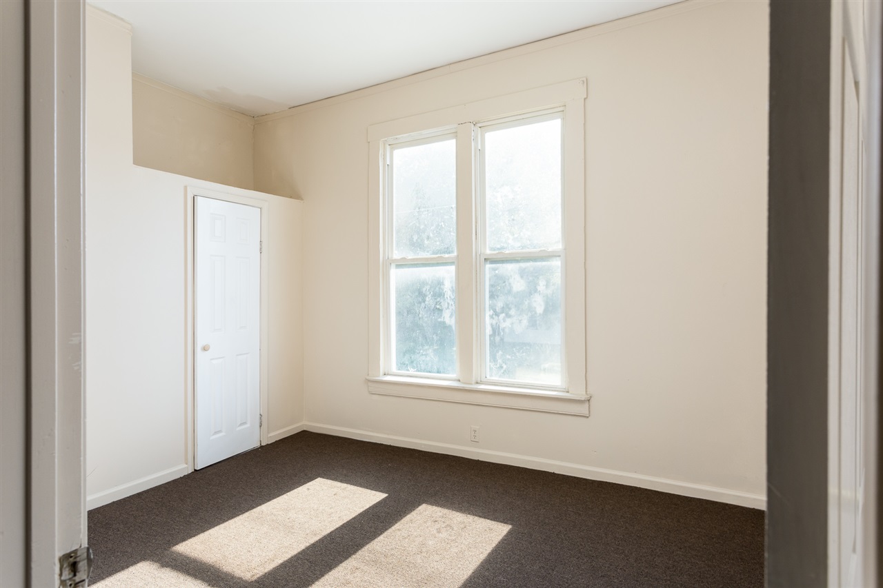 Listing Picture 100 N 26th Street Louisville, KY 40212 MLS HK10049573