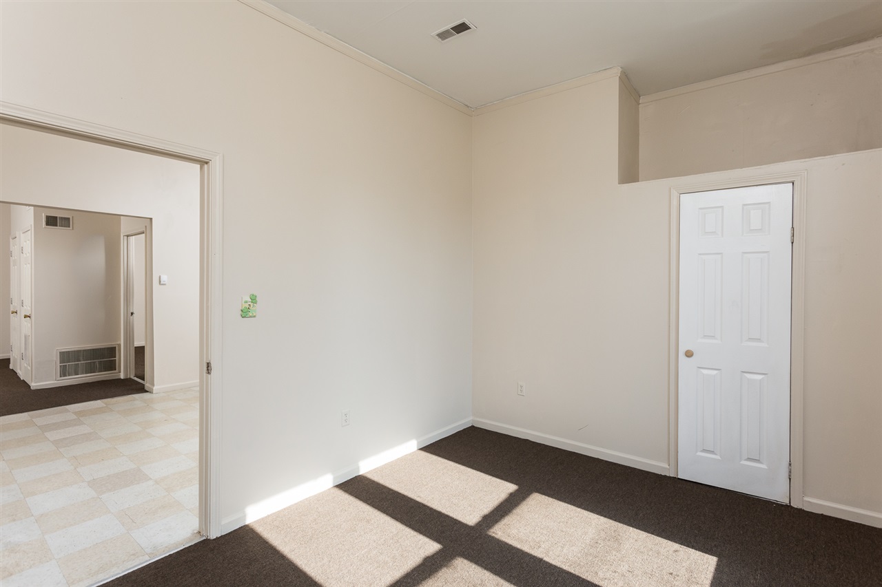 Listing Picture 100 N 26th Street Louisville, KY 40212 MLS HK10049573