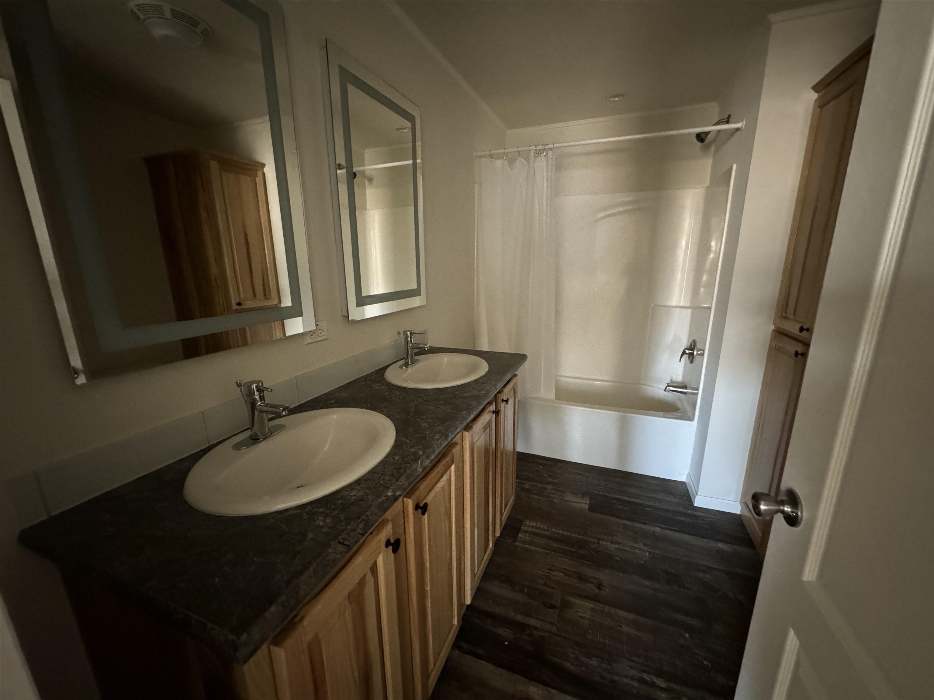 305 W 9th Street
