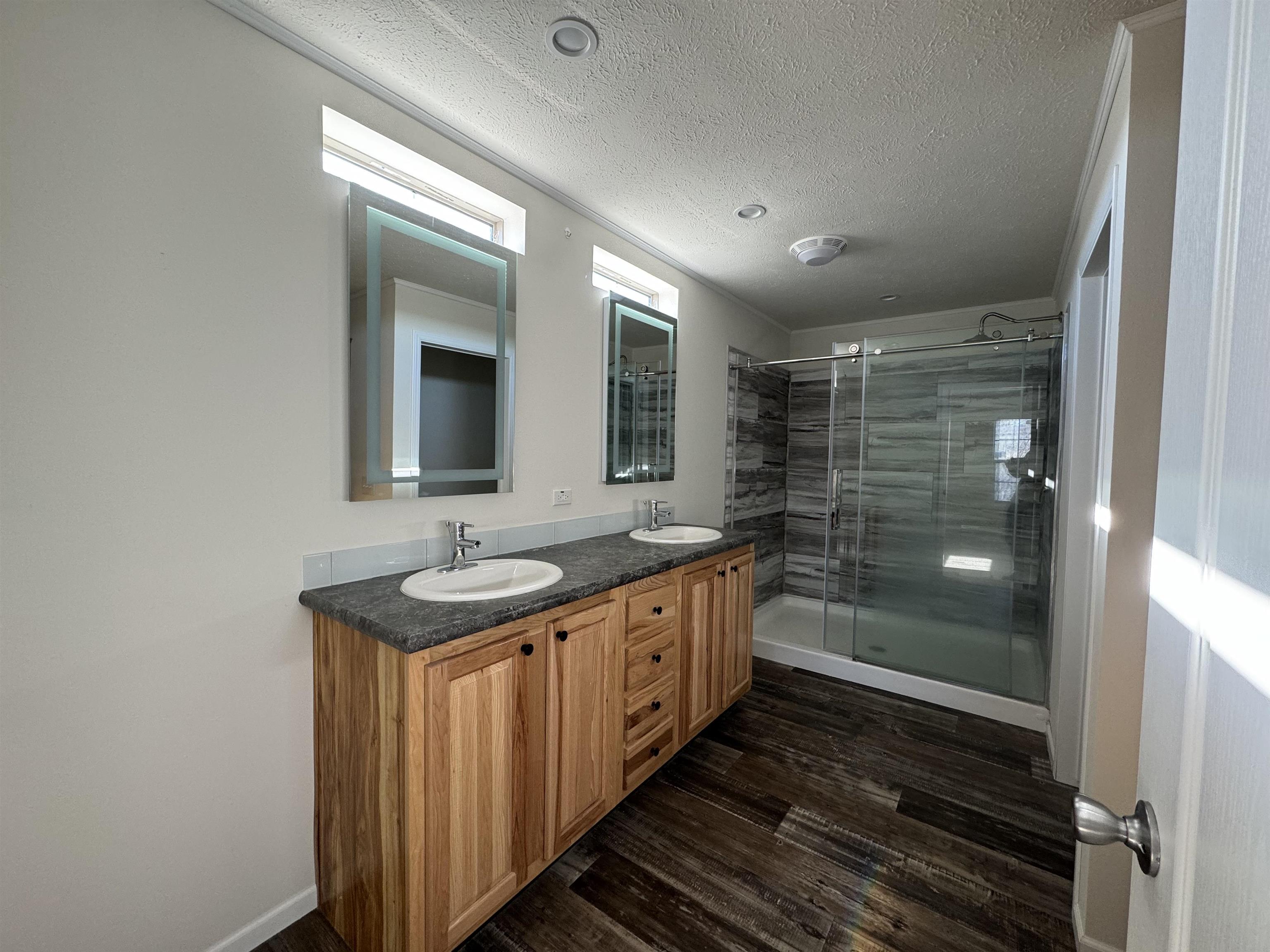 305 W 9th Street