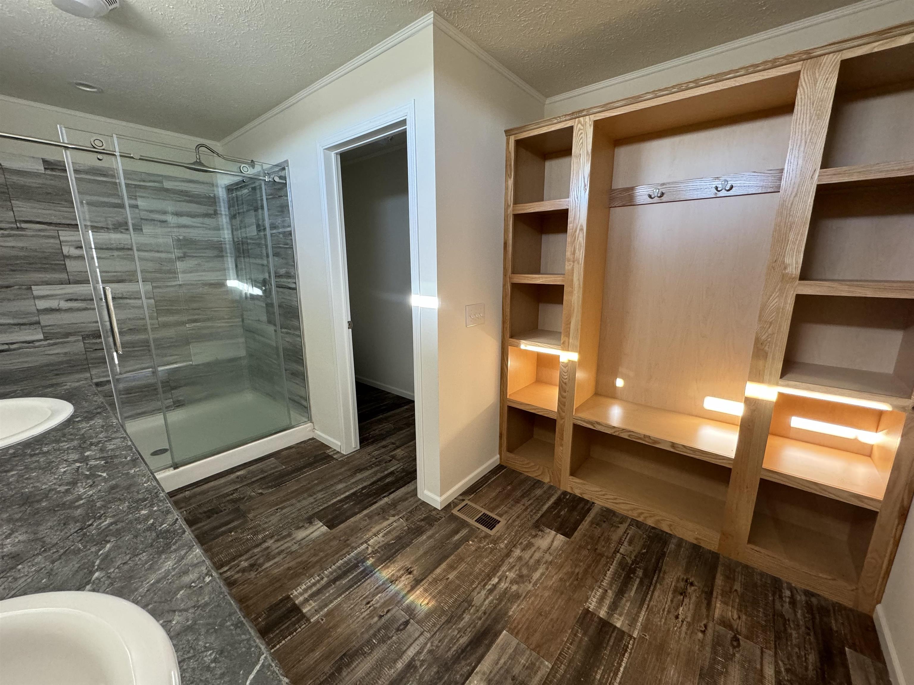 305 W 9th Street