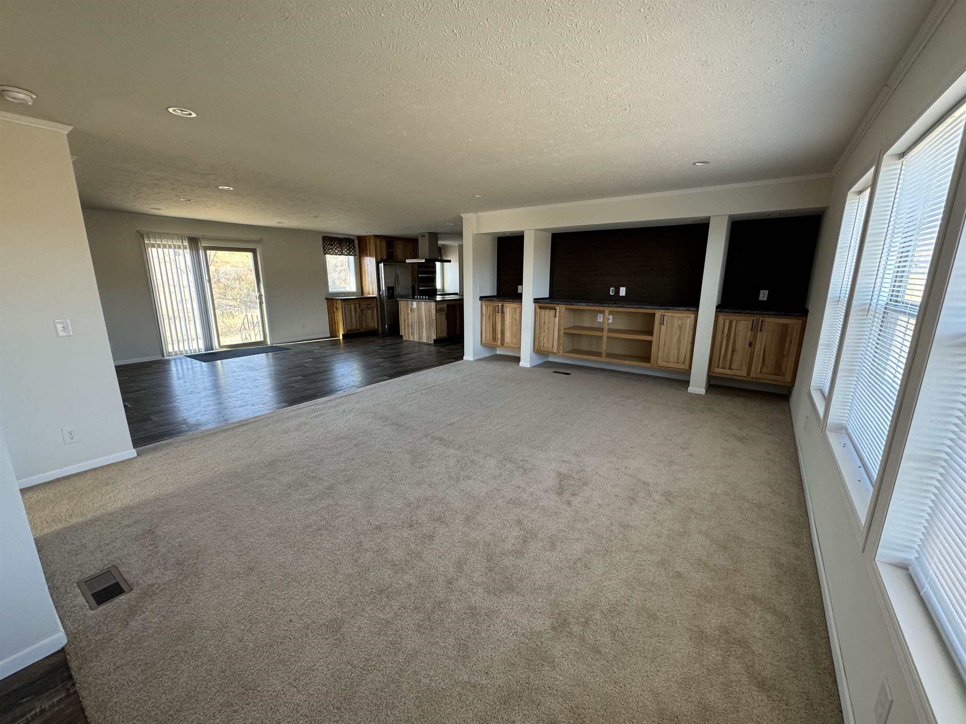 305 W 9th Street