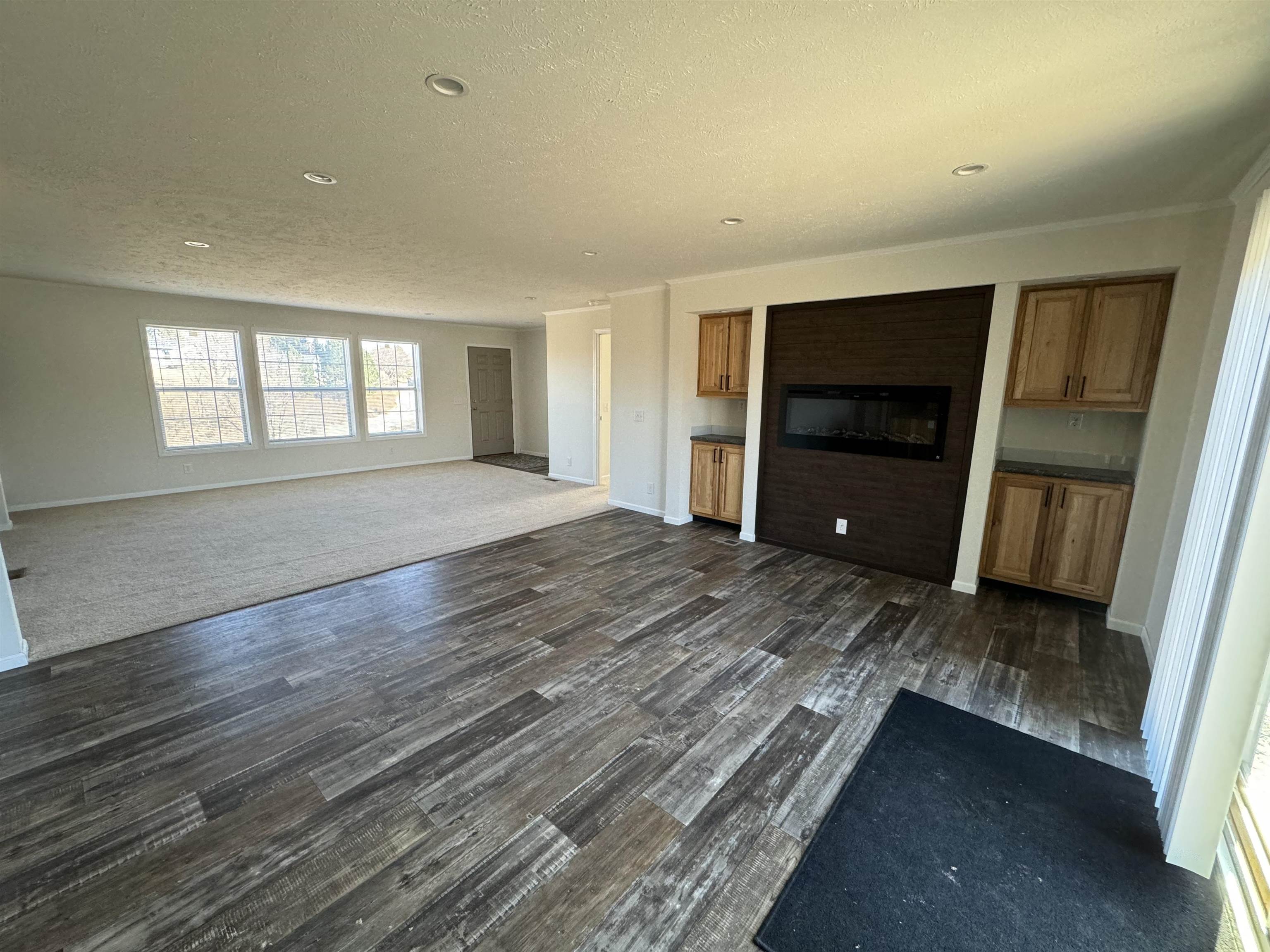 305 W 9th Street