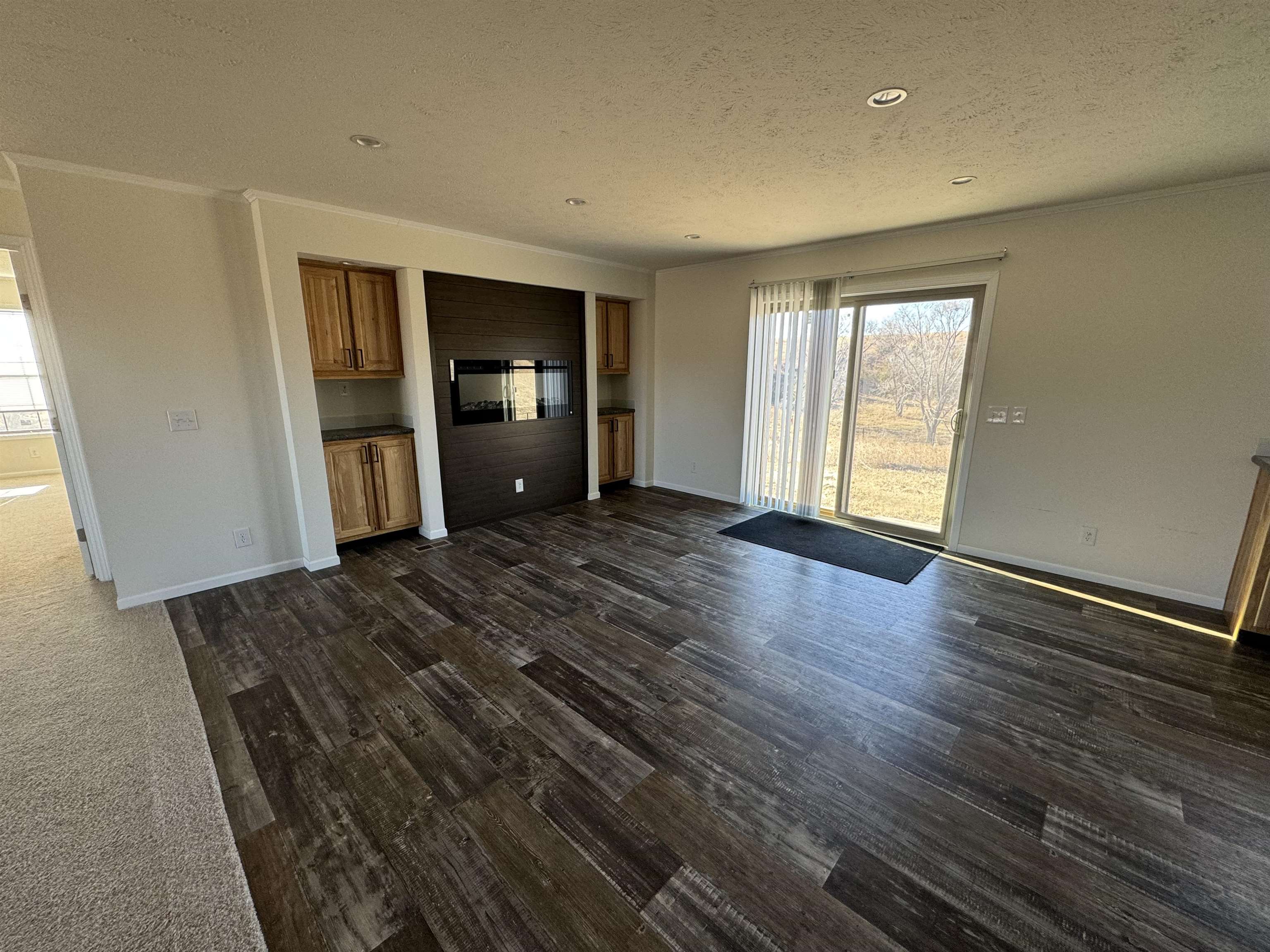 305 W 9th Street