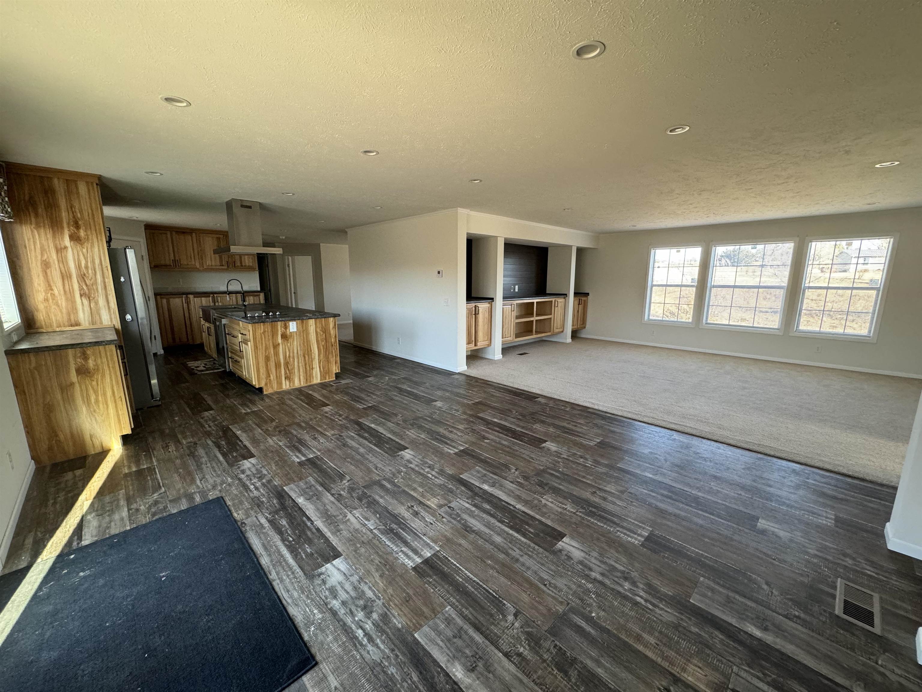 305 W 9th Street