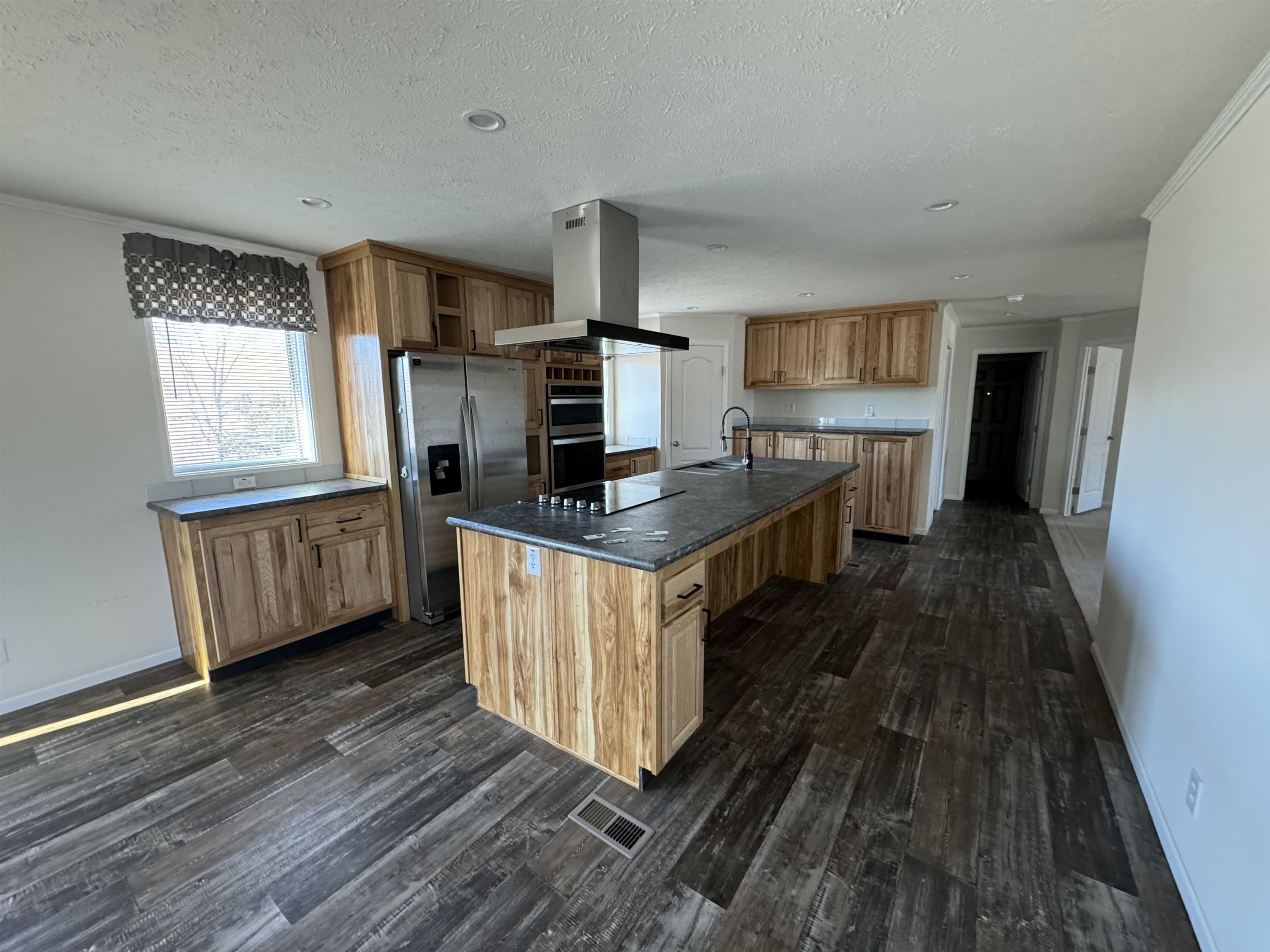 305 W 9th Street