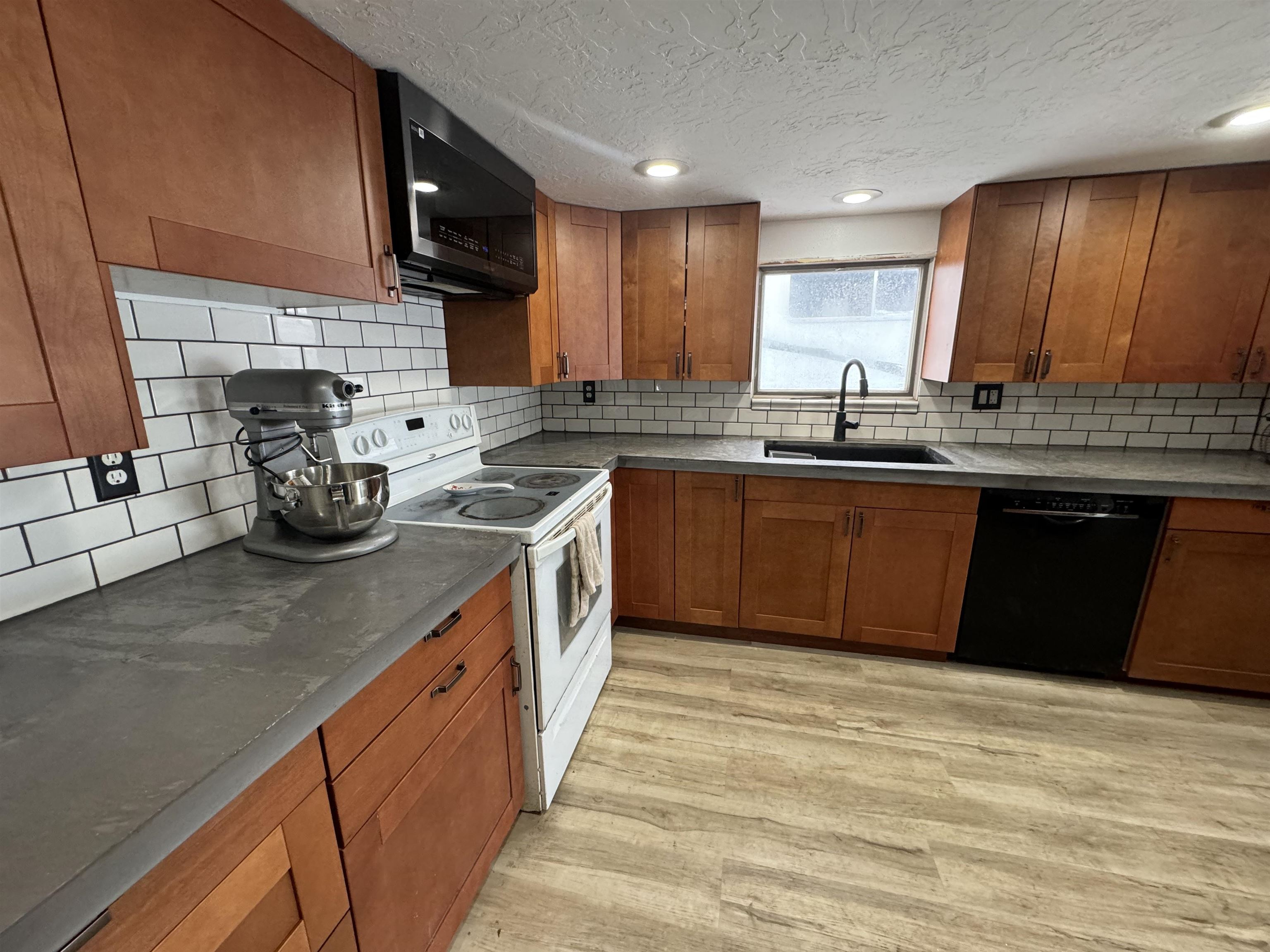 2820 W 6th Street