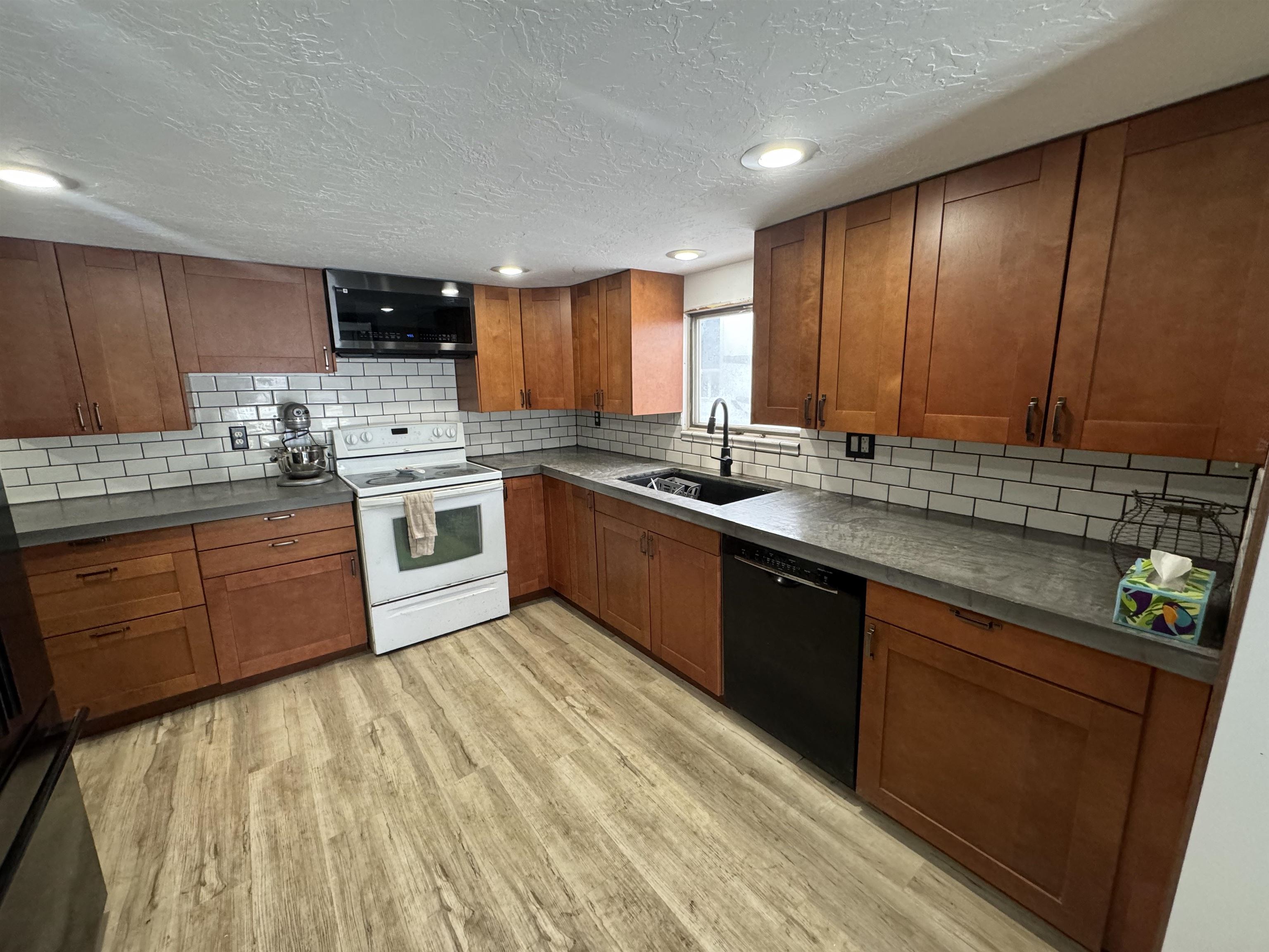 2820 W 6th Street
