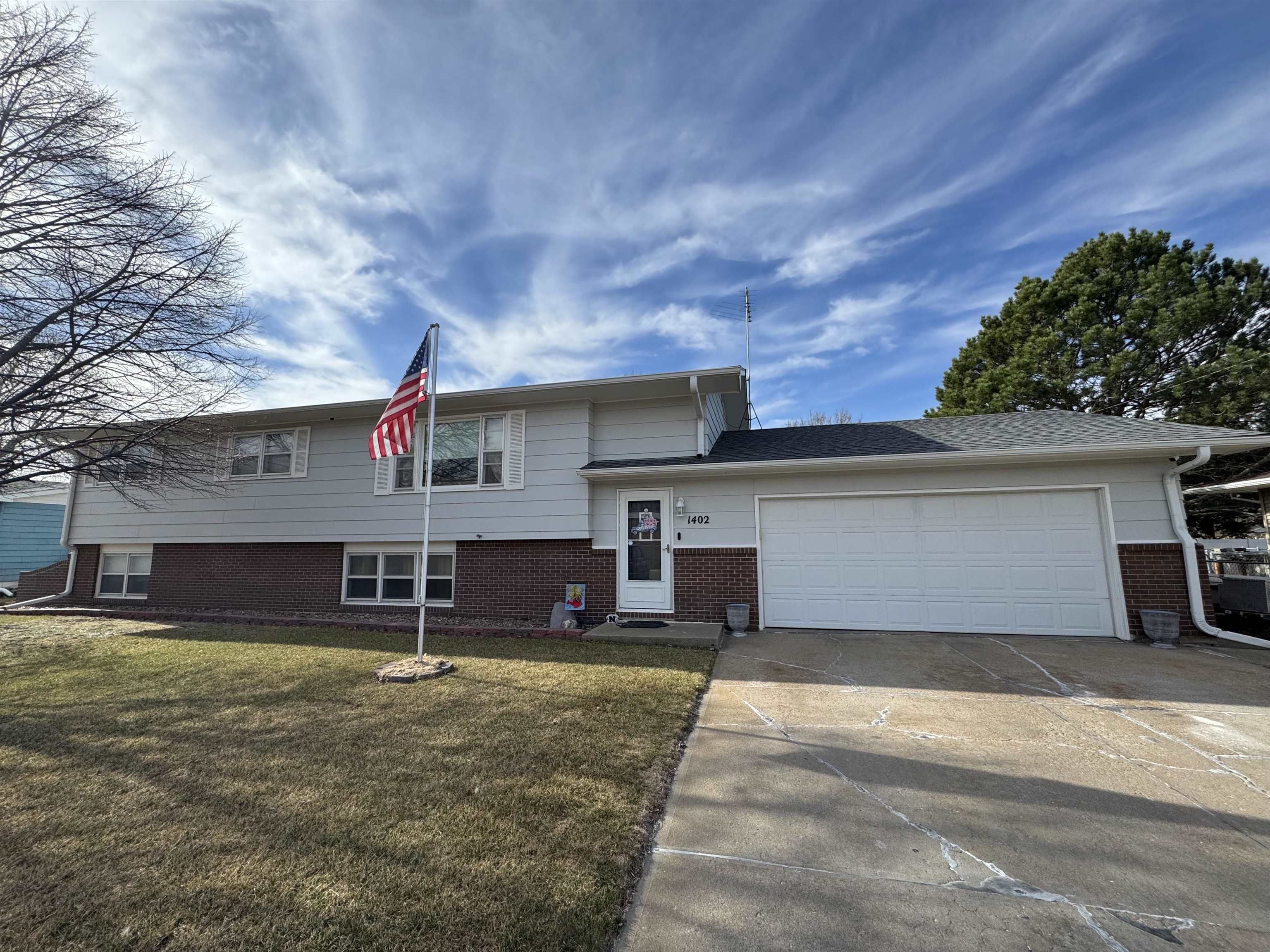 1402 E E Street