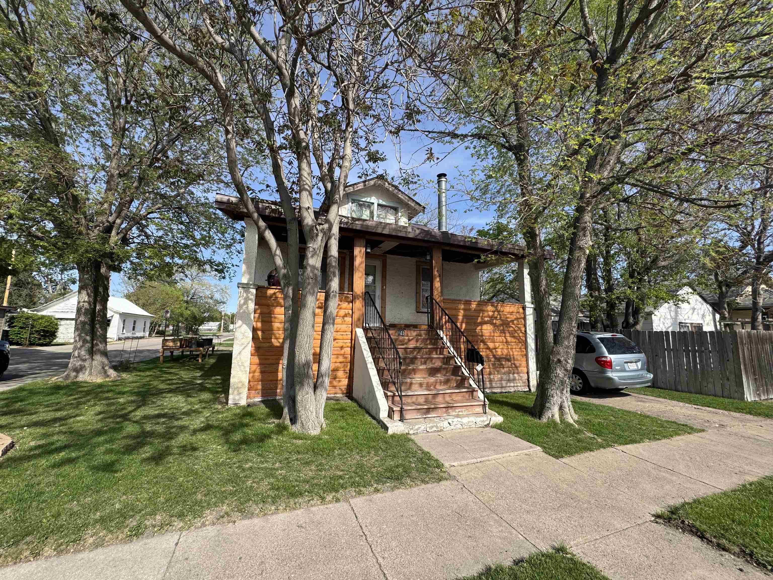 103 S Willow