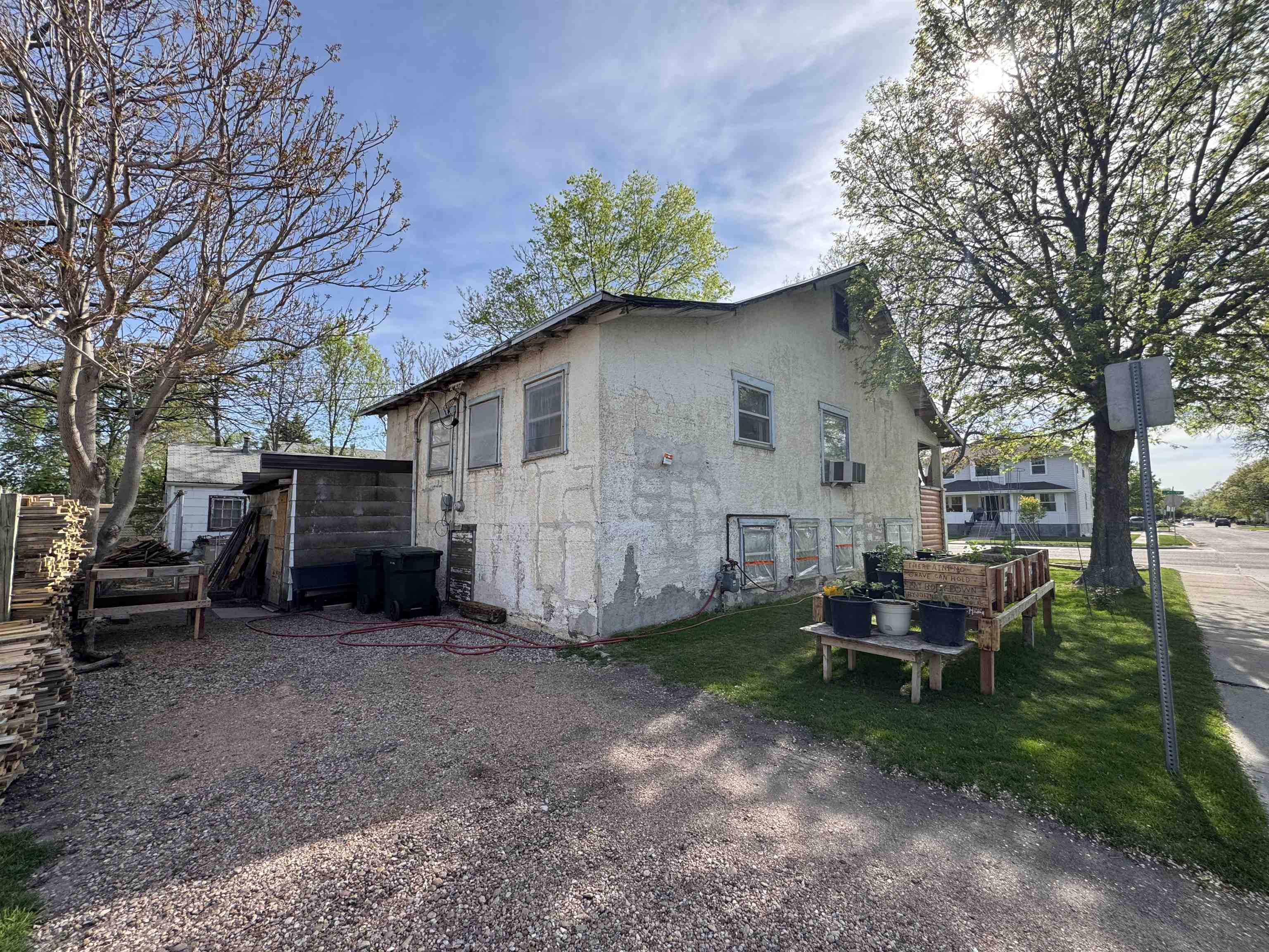 103 S Willow