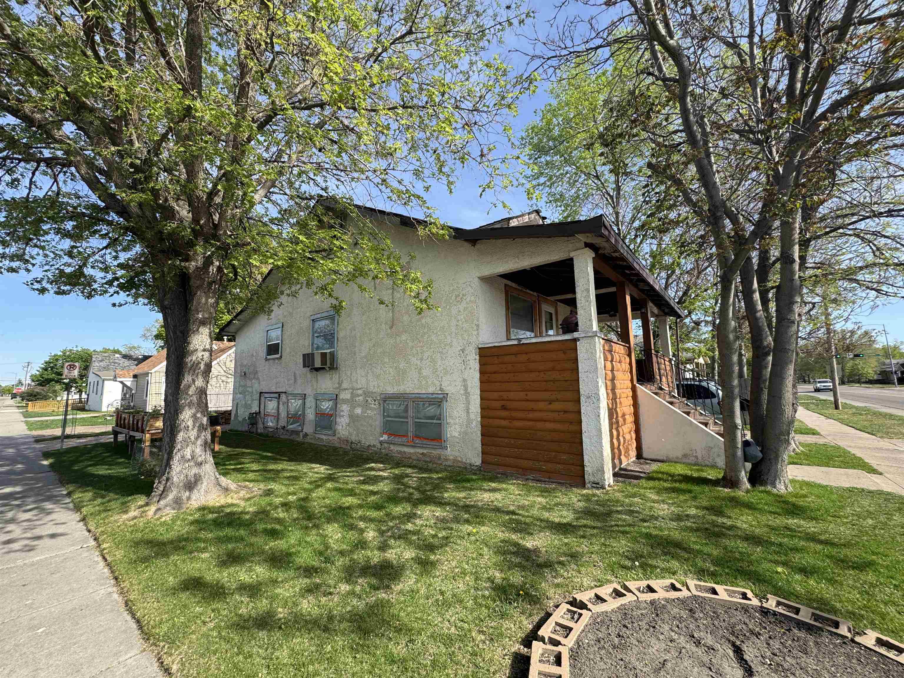 103 S Willow