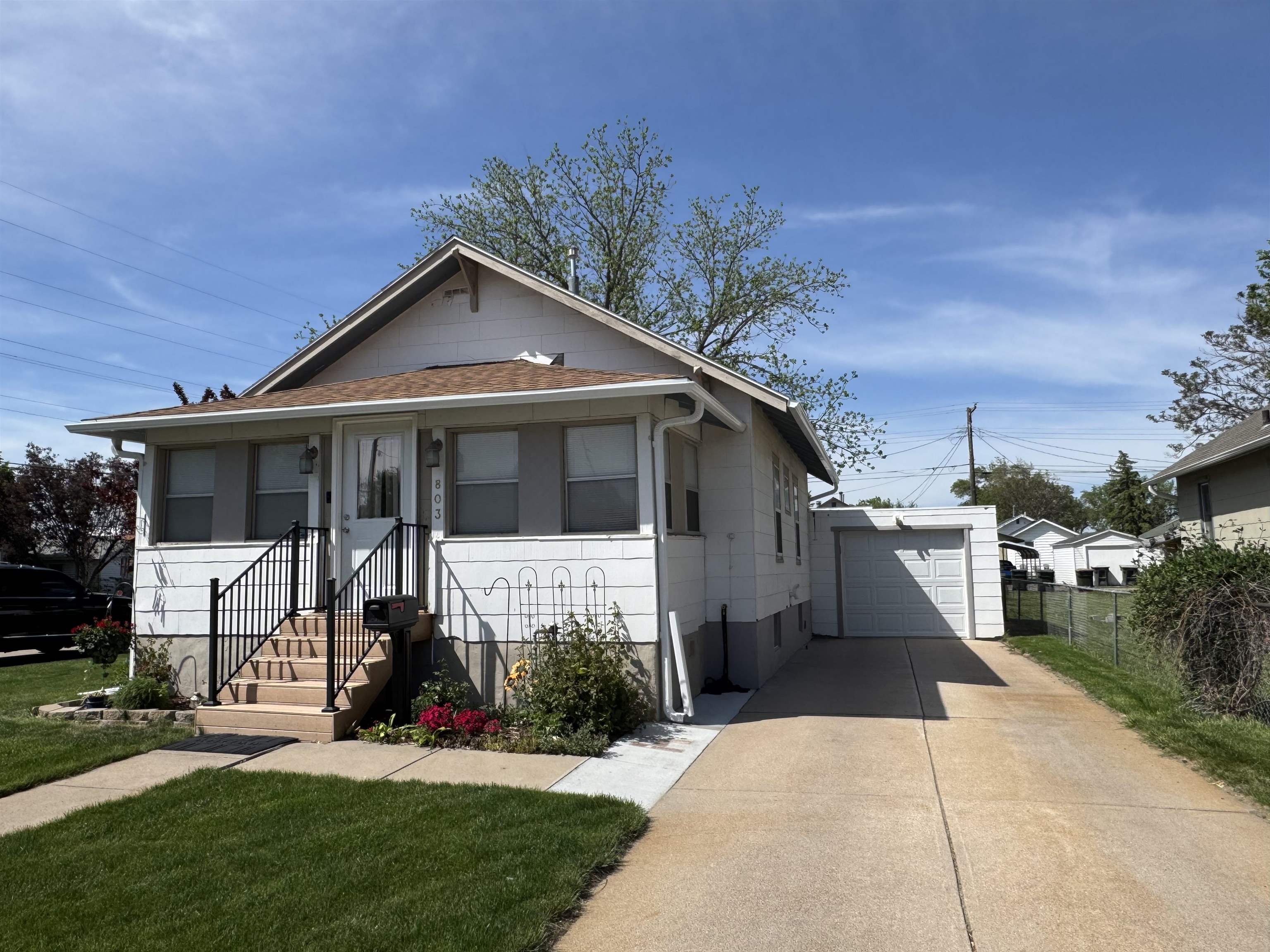 803 E 9th Street