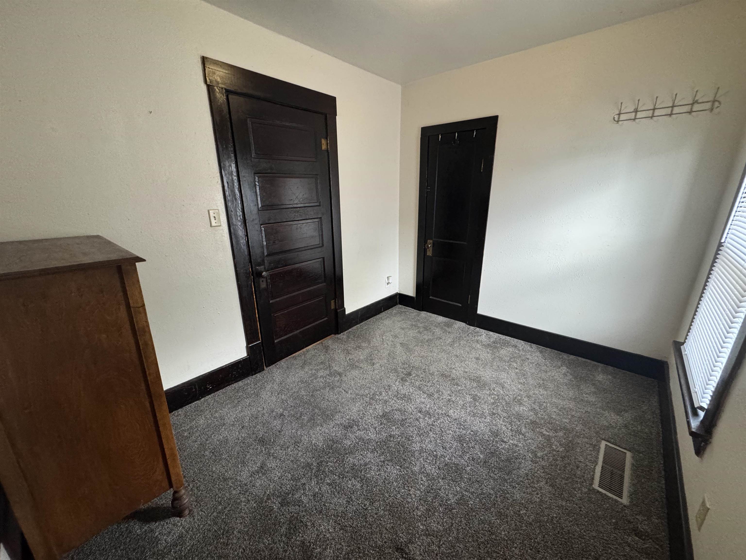 803 E 9th Street