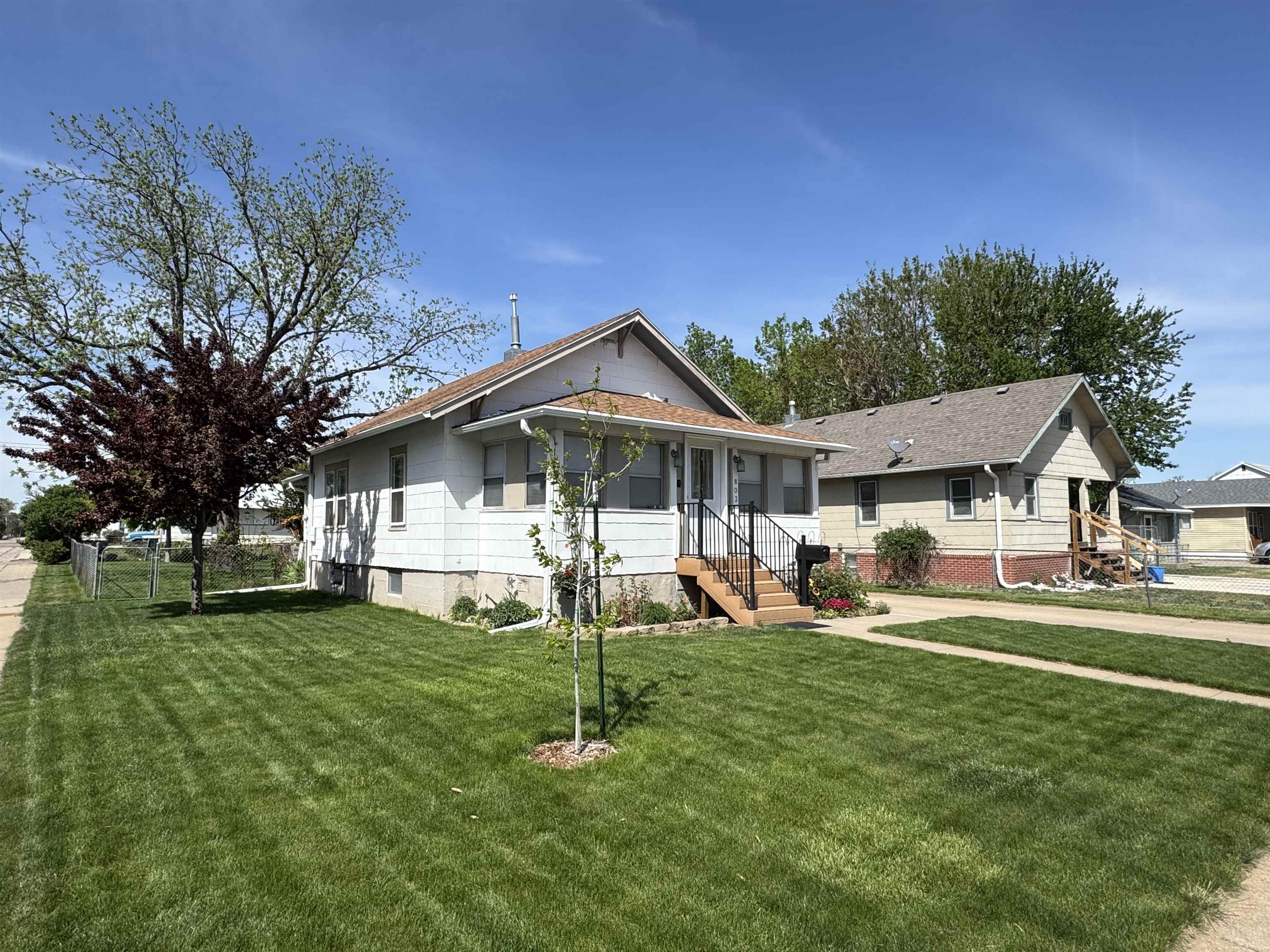 803 E 9th Street
