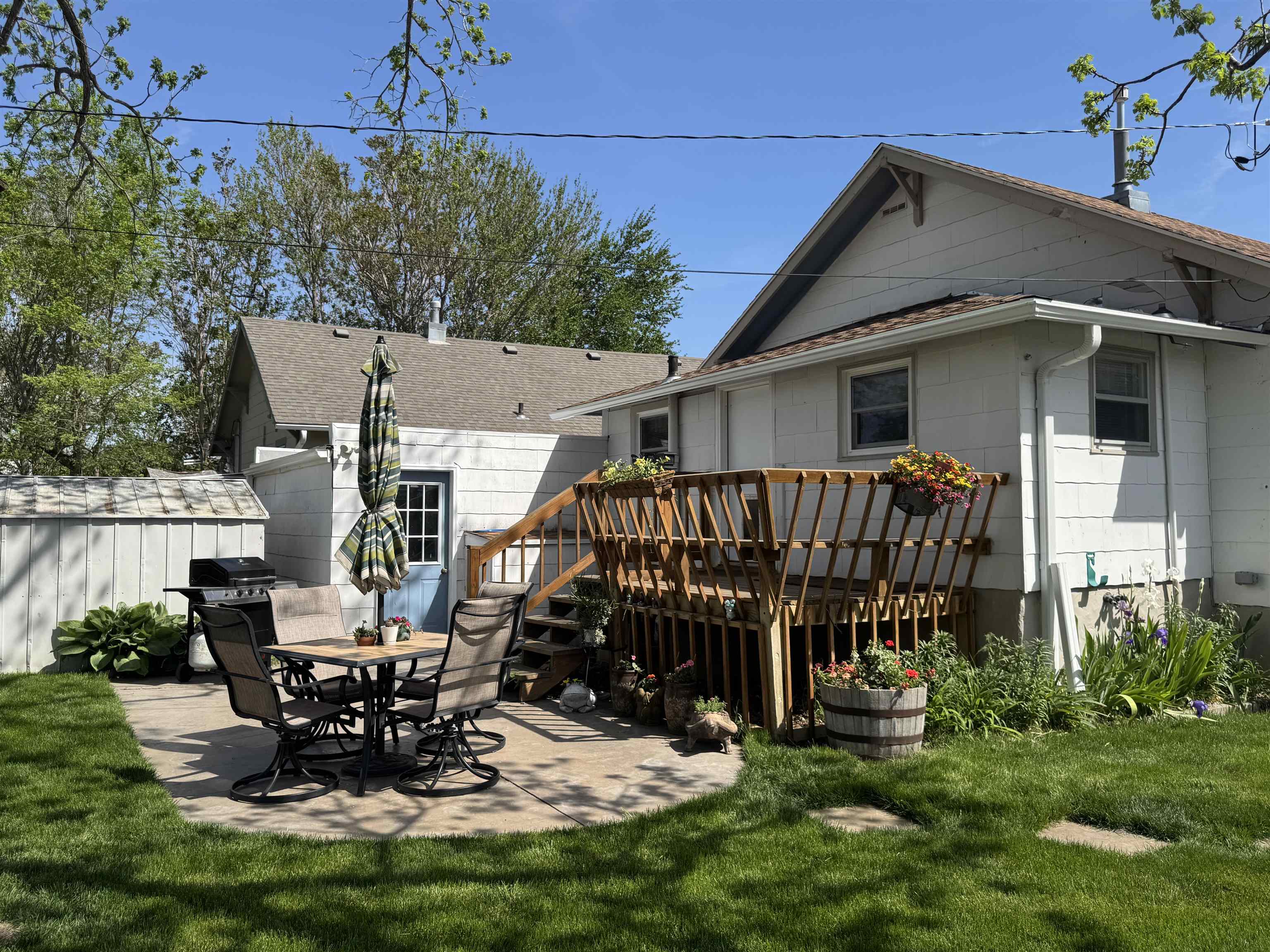 803 E 9th Street