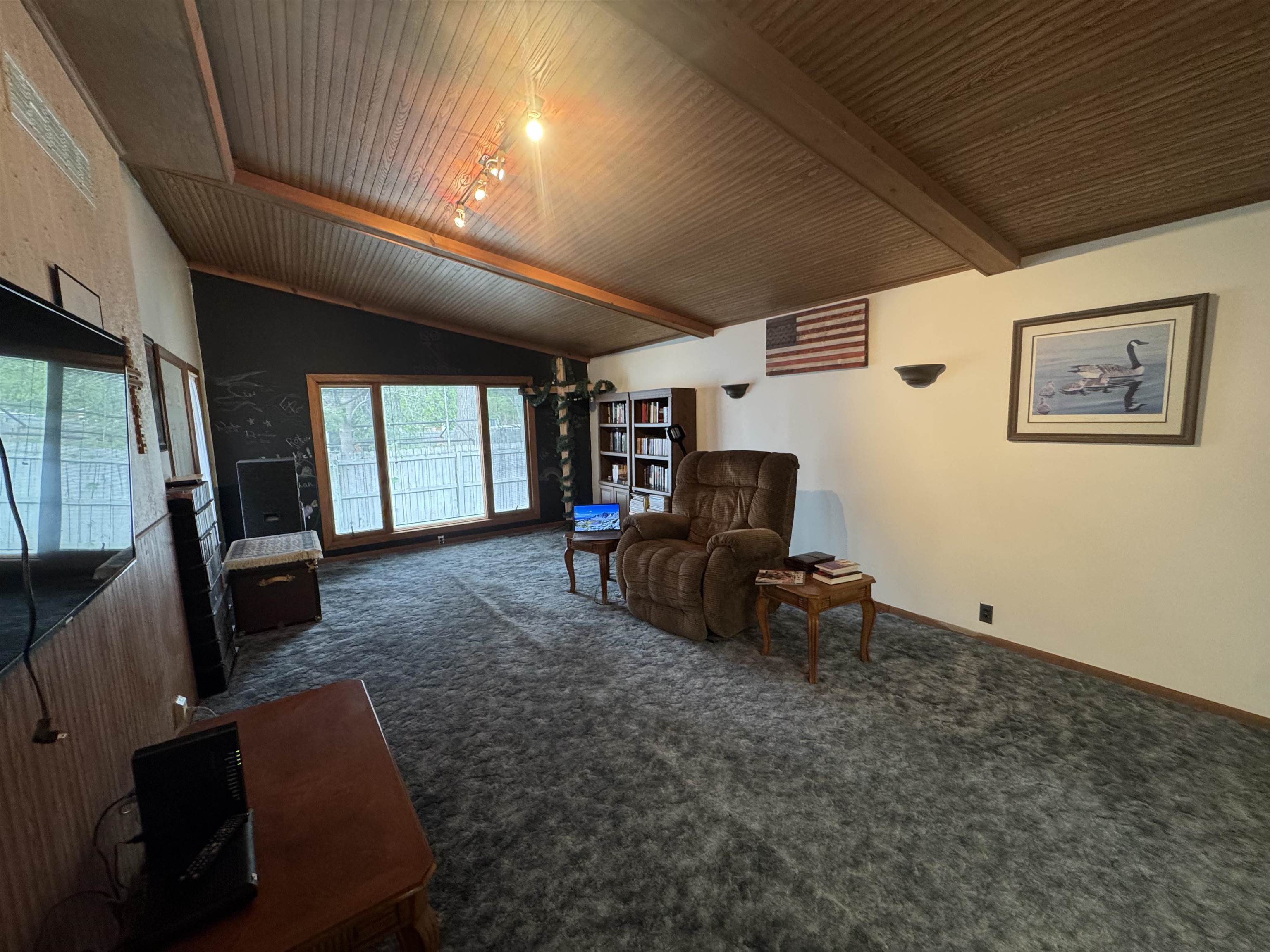 402 S Elm